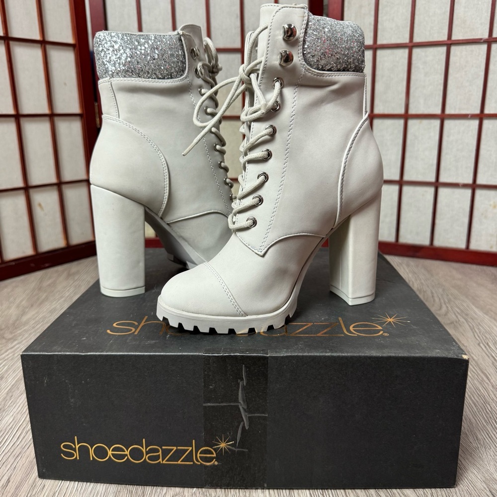 NEW in BOX Glitter Accent Chinky Heel Lace-Up Ankle Boots Sz 9 - Picture 8 of 9